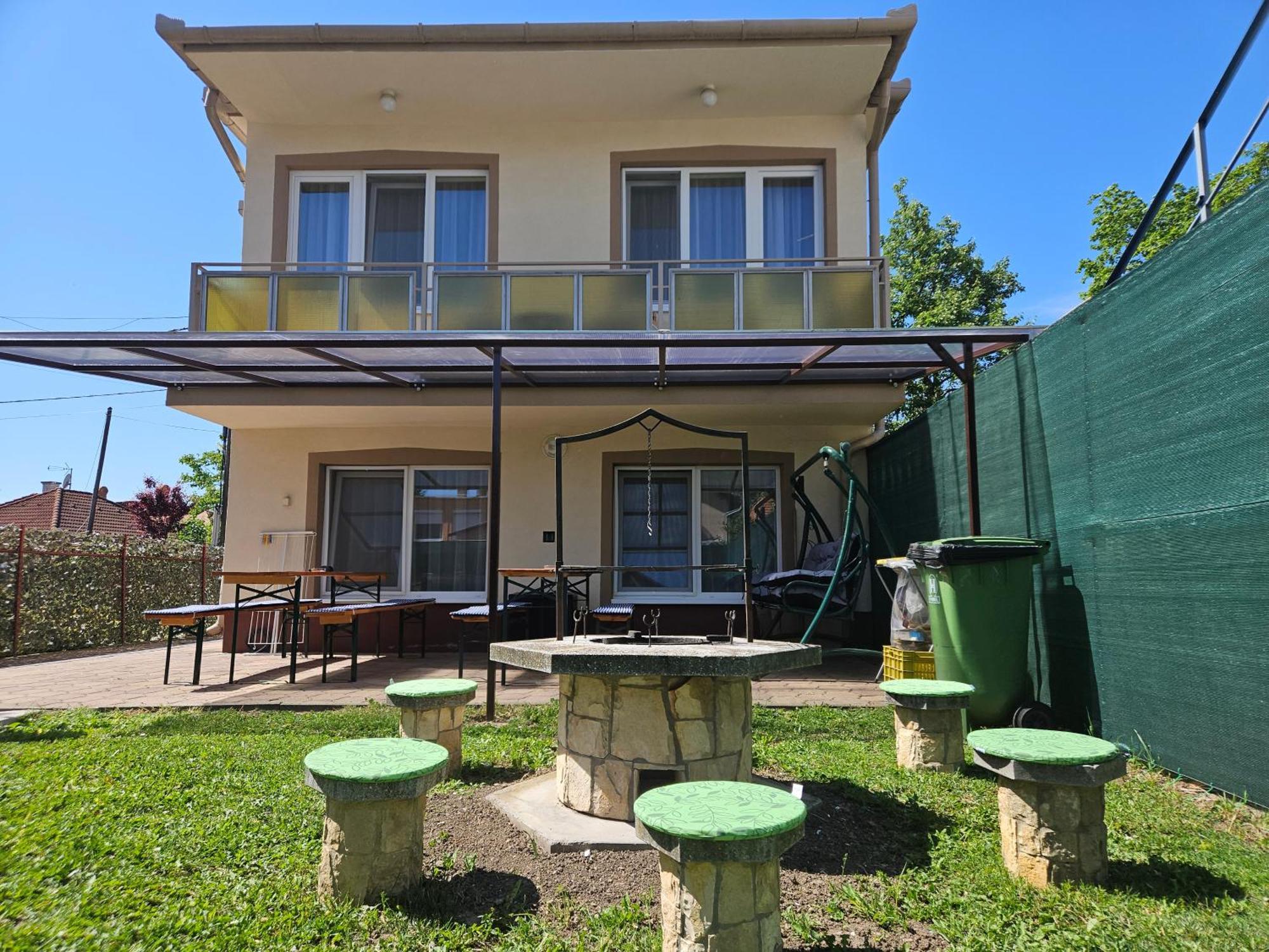 ADA 2 Apartmanház Hajdúszoboszló Esterno foto