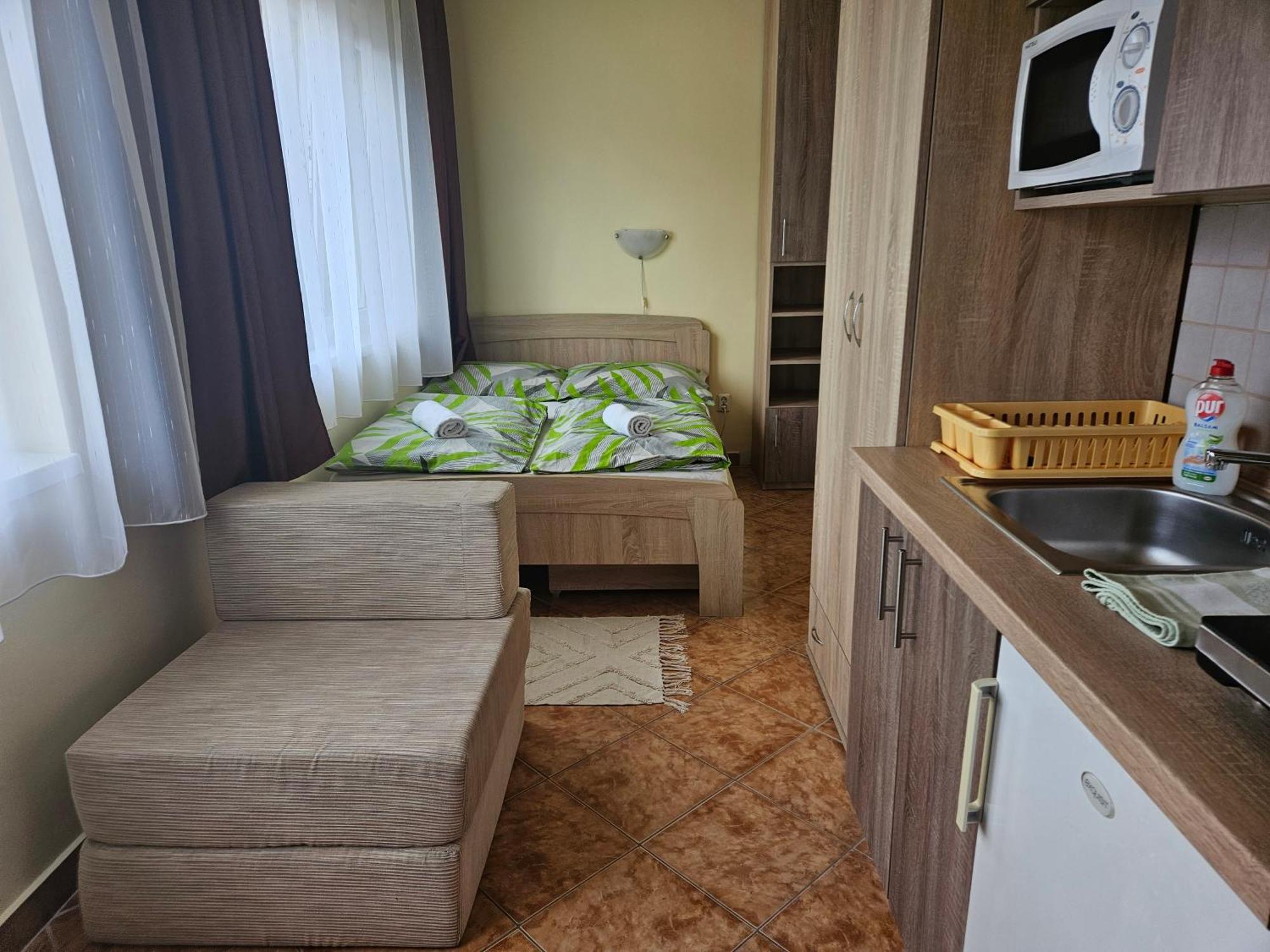 ADA 2 Apartmanház Hajdúszoboszló Esterno foto
